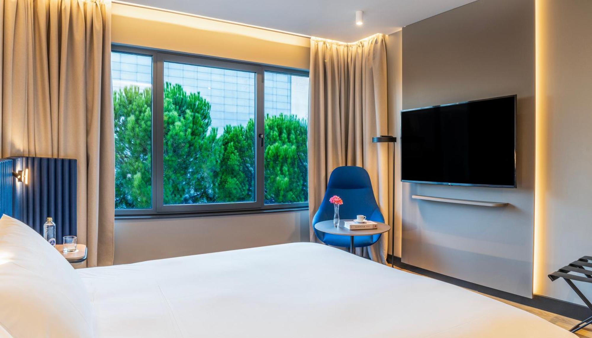Отель Pullman Madrid Airport & Feria Экстерьер фото