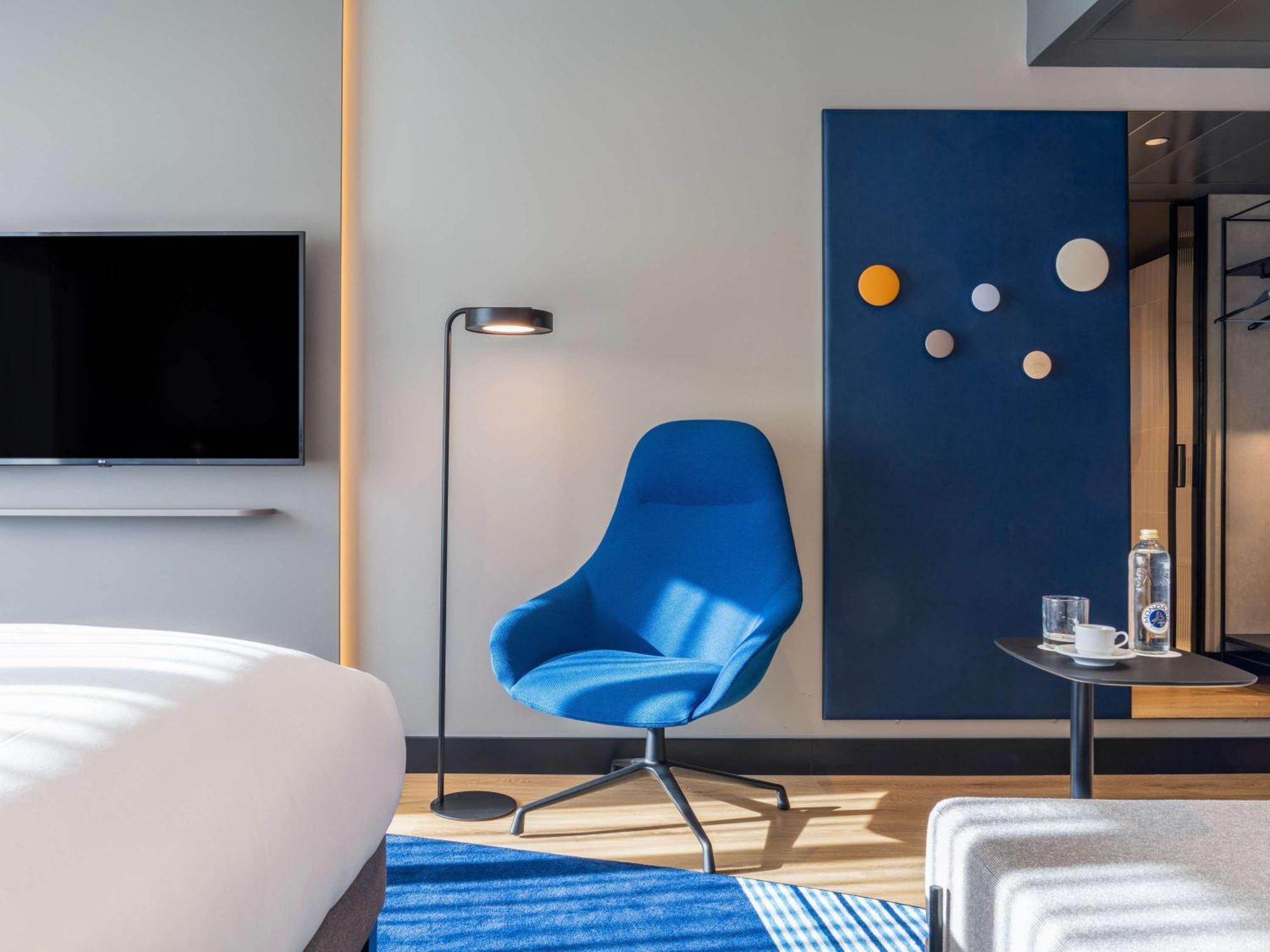 Отель Pullman Madrid Airport & Feria Экстерьер фото