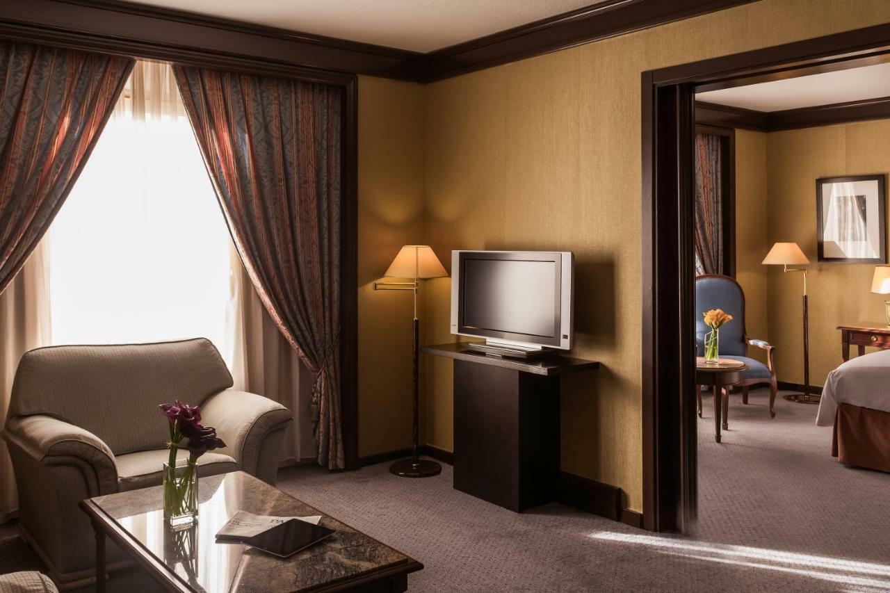 Отель Pullman Madrid Airport & Feria Экстерьер фото