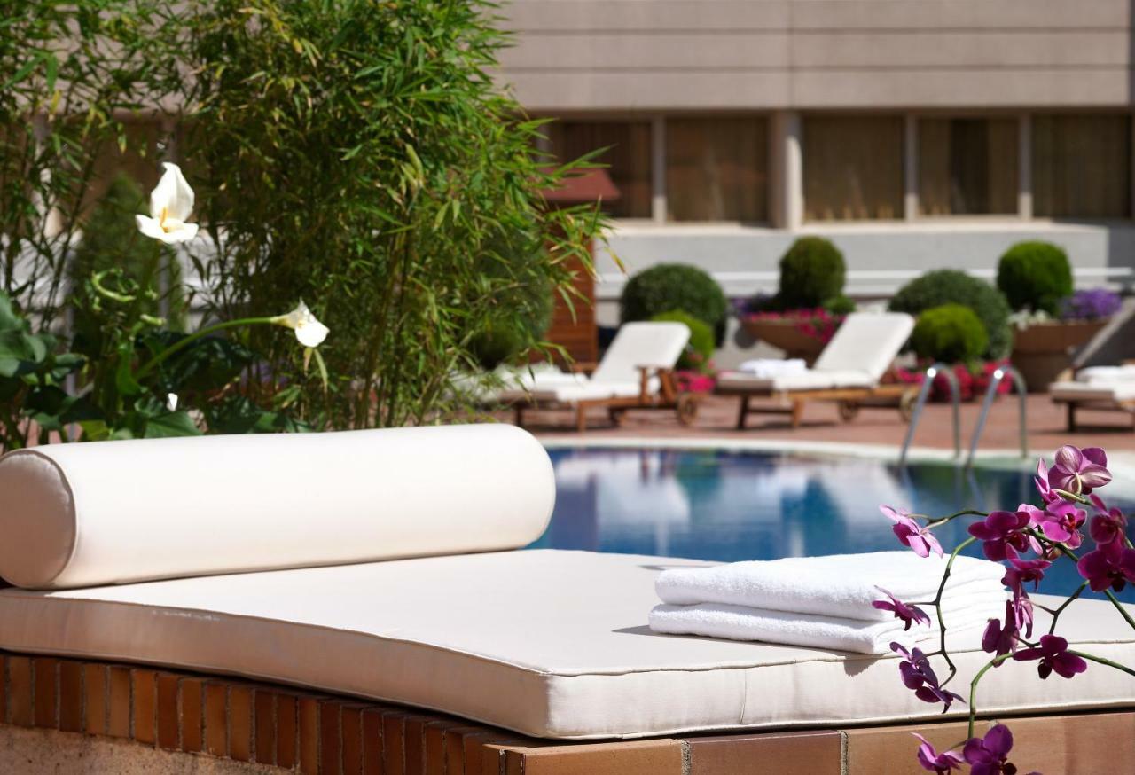 Отель Pullman Madrid Airport & Feria Экстерьер фото